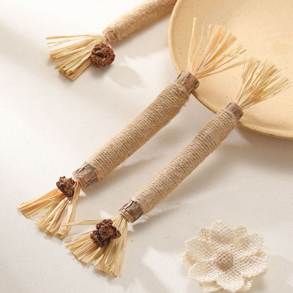 Natural Silvervine Stick Cat Chew Toy-2pcsSPECIFICATIONSType: catsToys Type: Catnip ToysOrigin: Mainland ChinaMaterial: WoodIs Smart Device: noCN: ZhejiangNatural Silvervine Stick Cat Chew Toy-2pcs